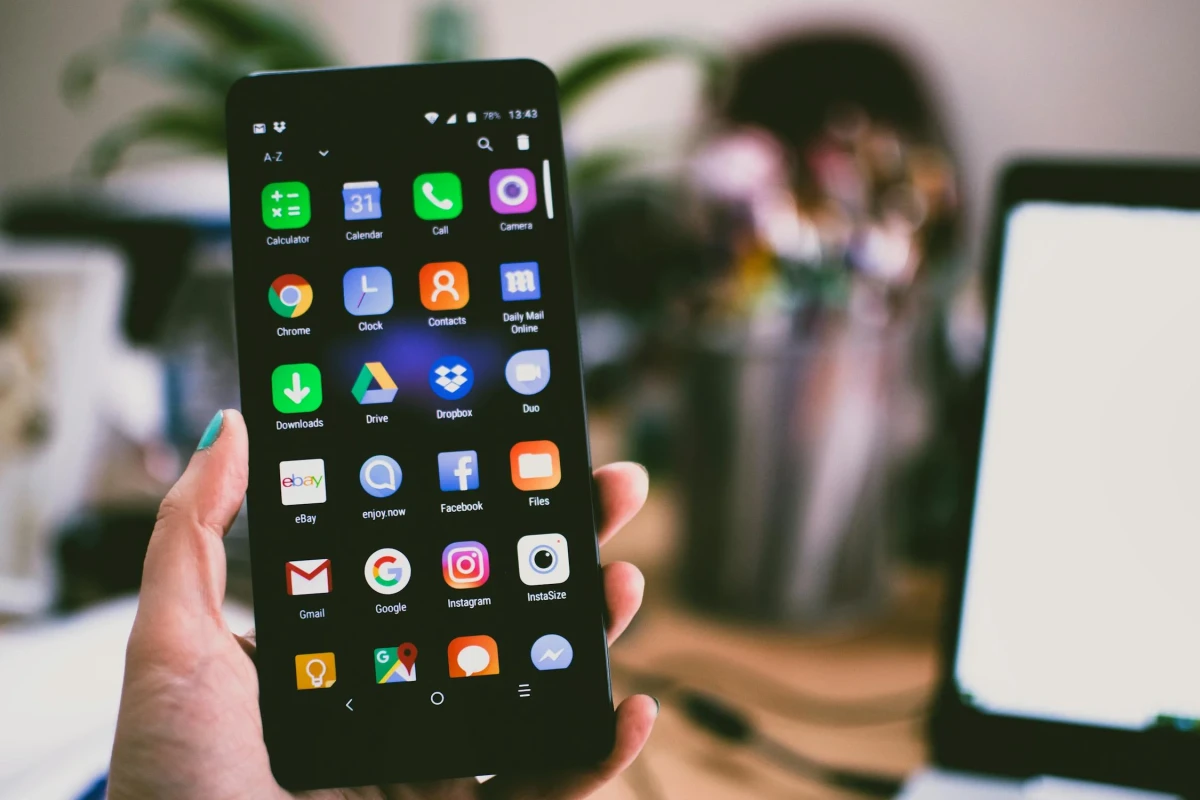 Kľ&uacute;čov&eacute; odpor&uacute;čania CNIL pre mobiln&eacute; aplik&aacute;cie: Ako zabezpečiť s&uacute;lad s GDPR?